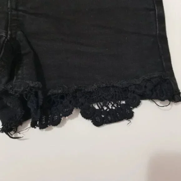 🔴 So Embroidered detail Black denim shorts size 8 (F22) - Picture 3 of 9